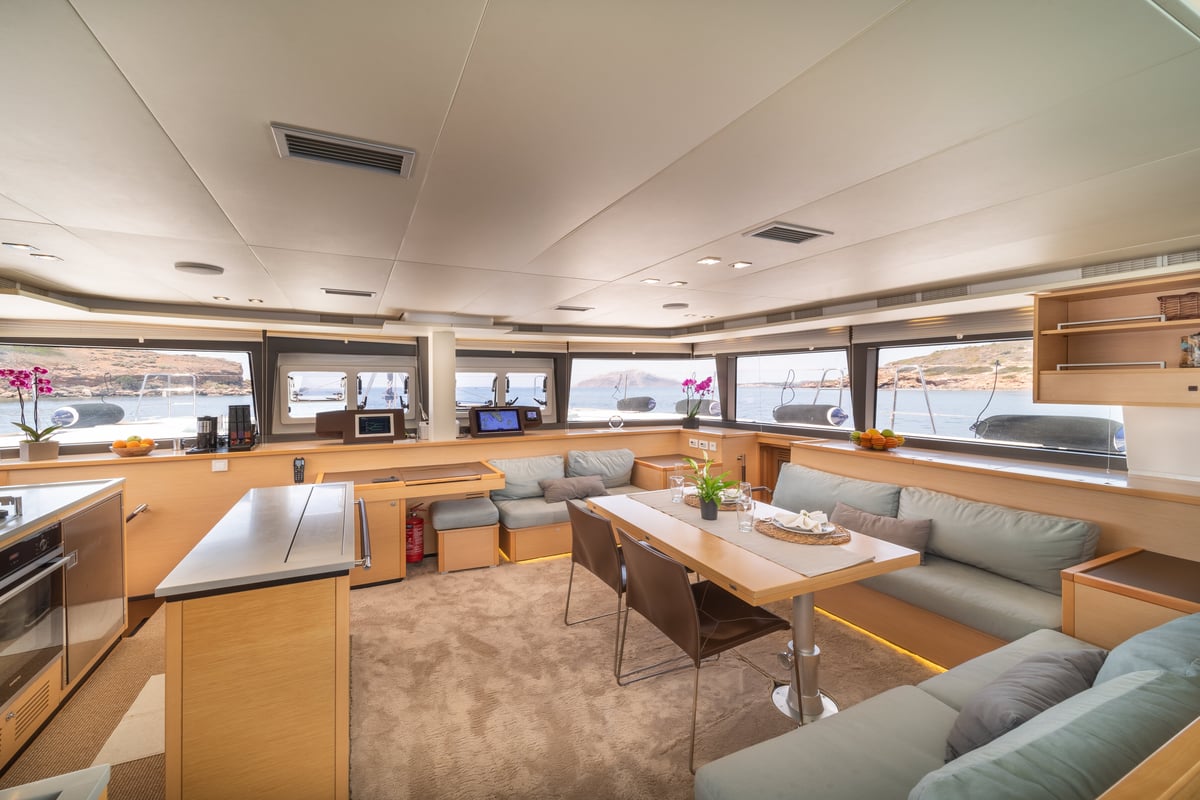 Lagoon 560, FOR SAIL