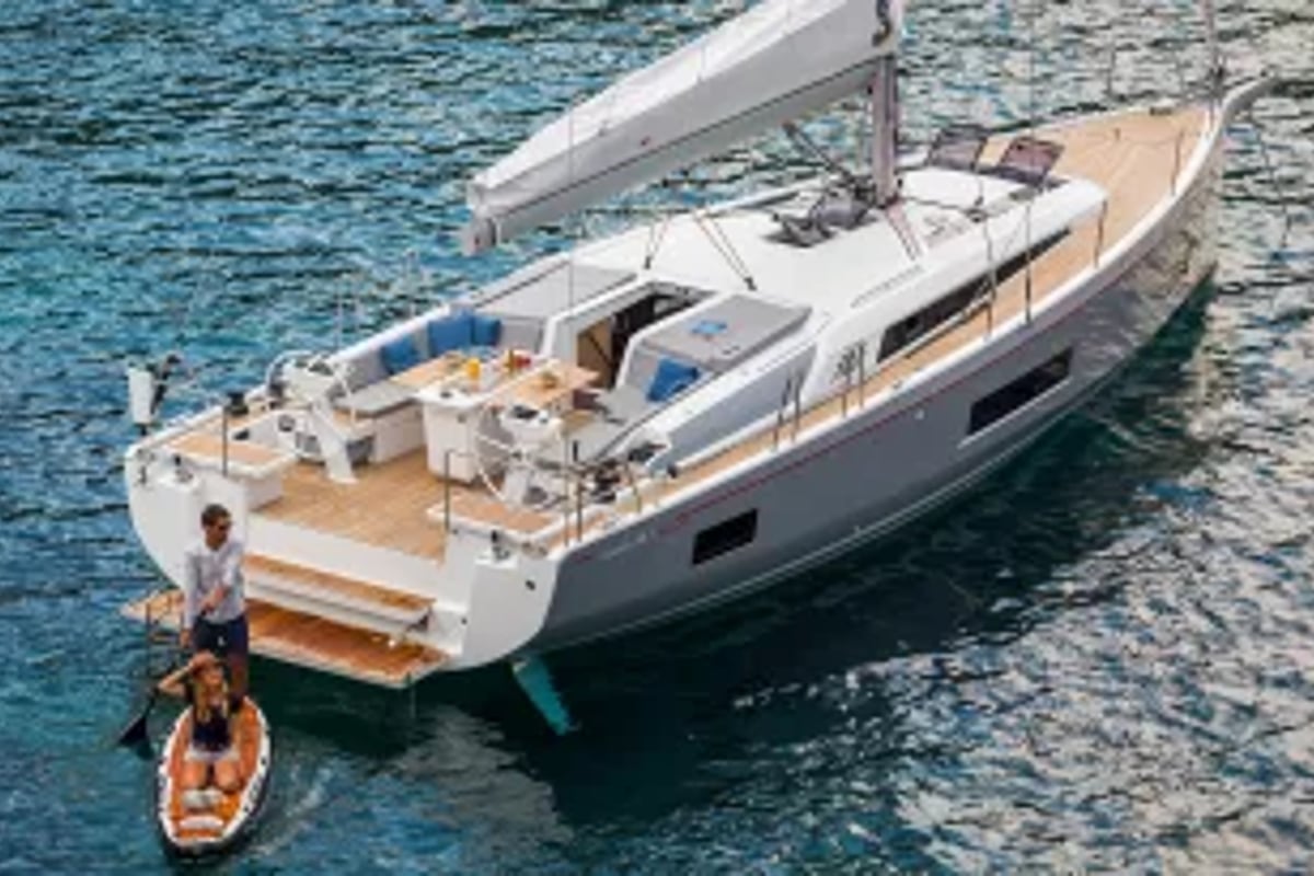 Oceanis 46.1, Blue Satellite