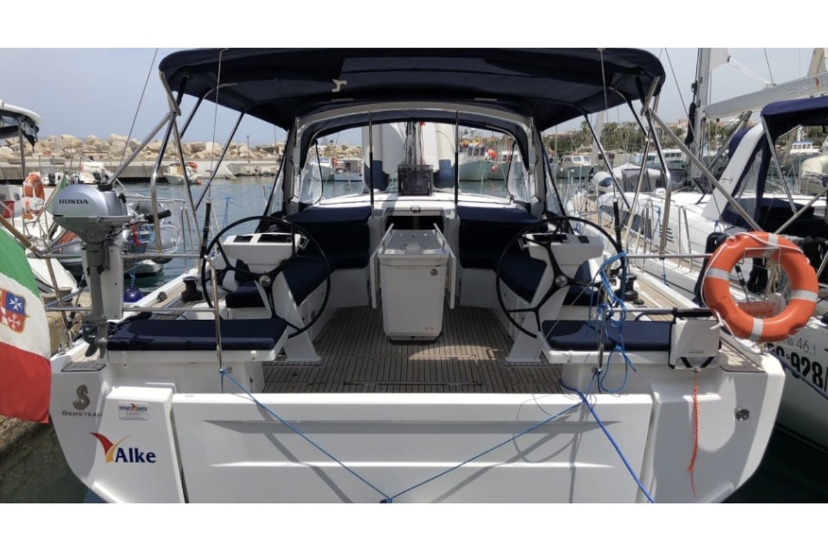 Oceanis 46.1, Alke - Standard line