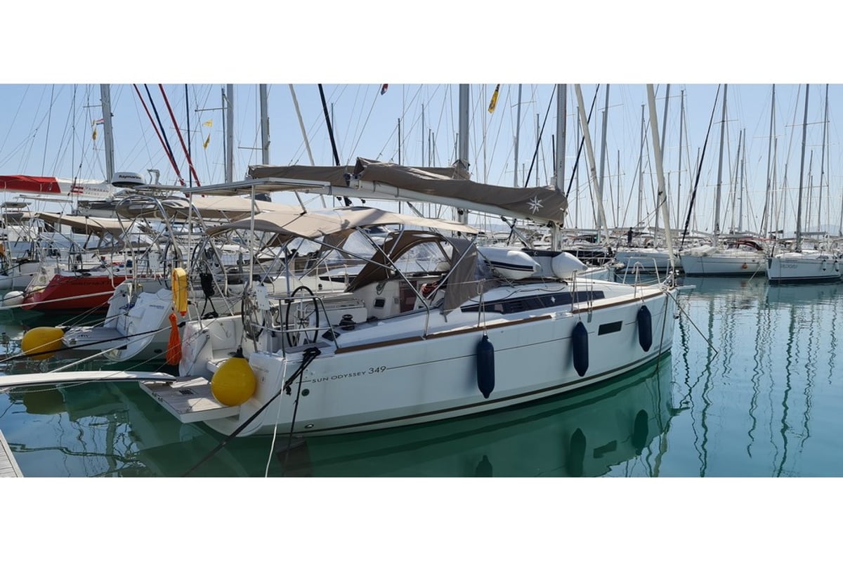 Sun Odyssey 349, Dorina