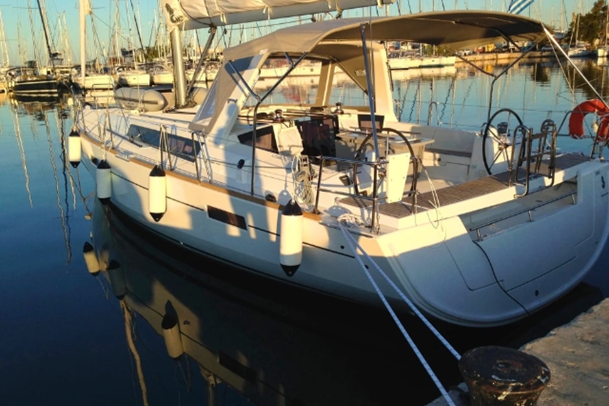 Oceanis 45, Naya