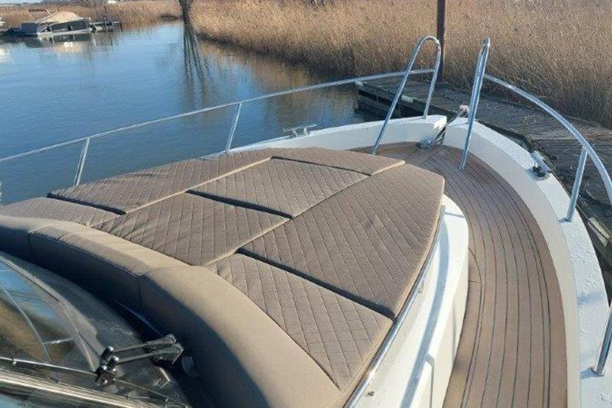 Maxima 37, Hvar