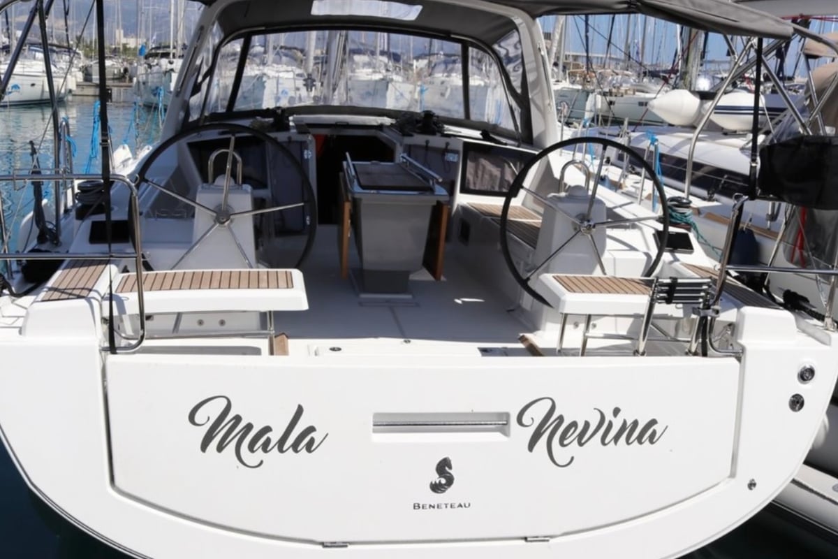 Oceanis 41.1, MALA NEVINA