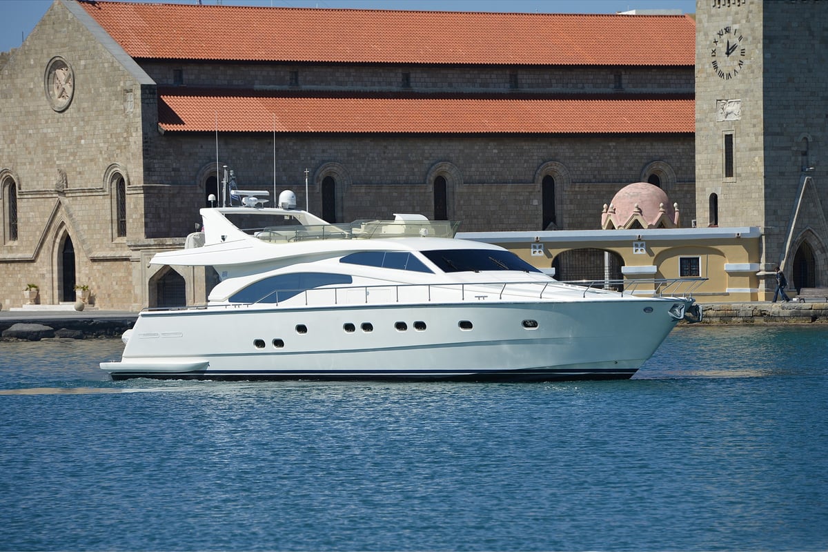 Ferretti 68, MARY