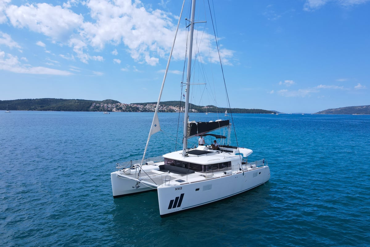 Lagoon 450, NADA I