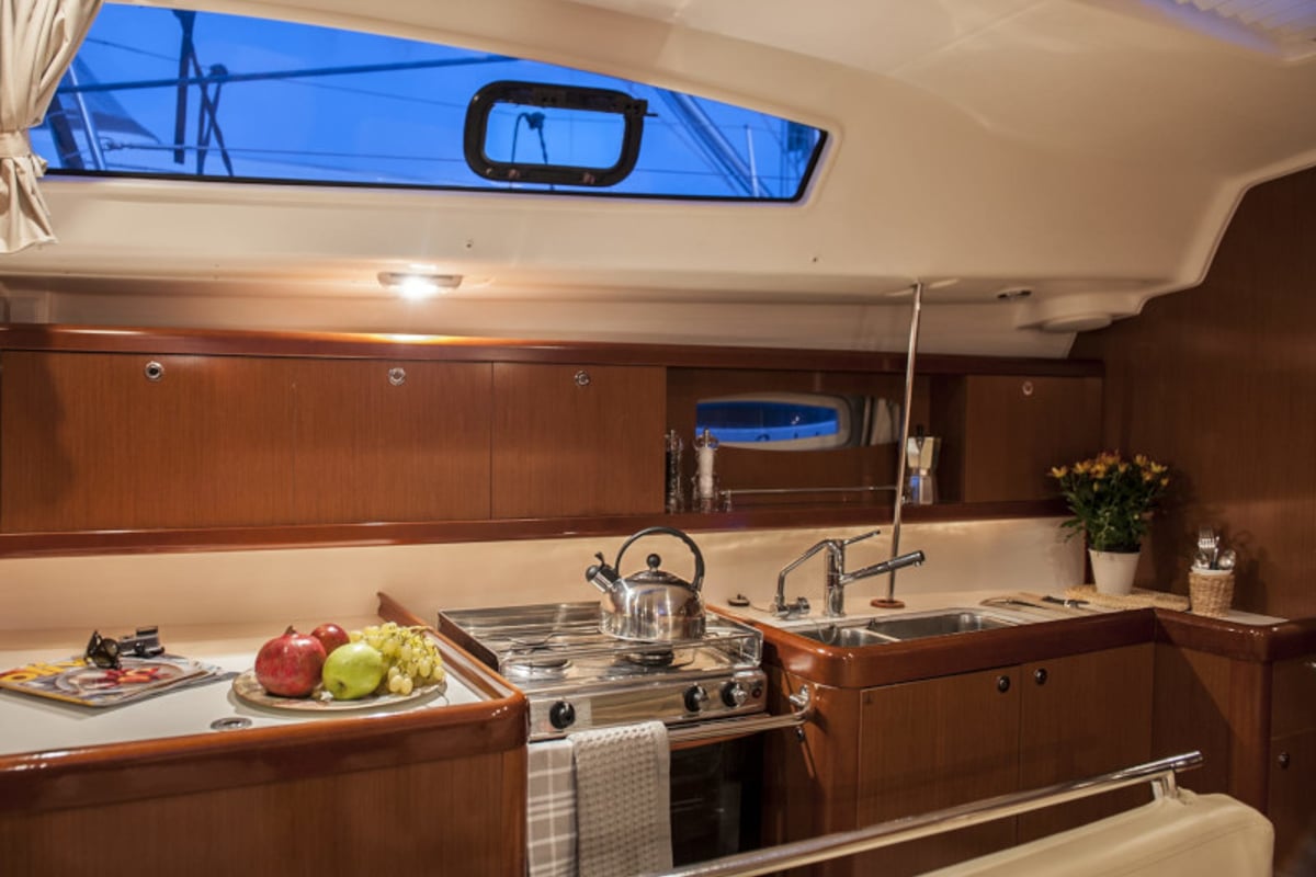 Oceanis 43, OASIS - | Bowthruster | Solar P 