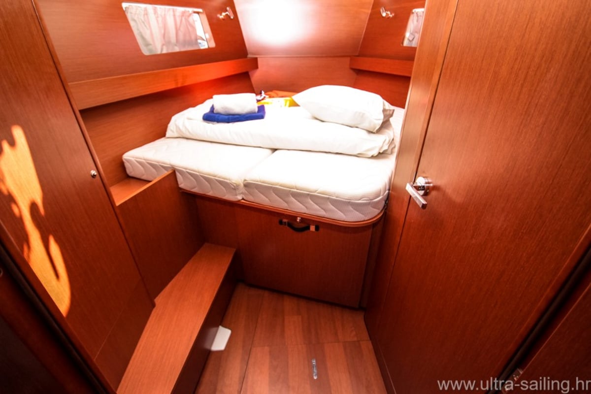 Oceanis 41.1, PORTERUSA