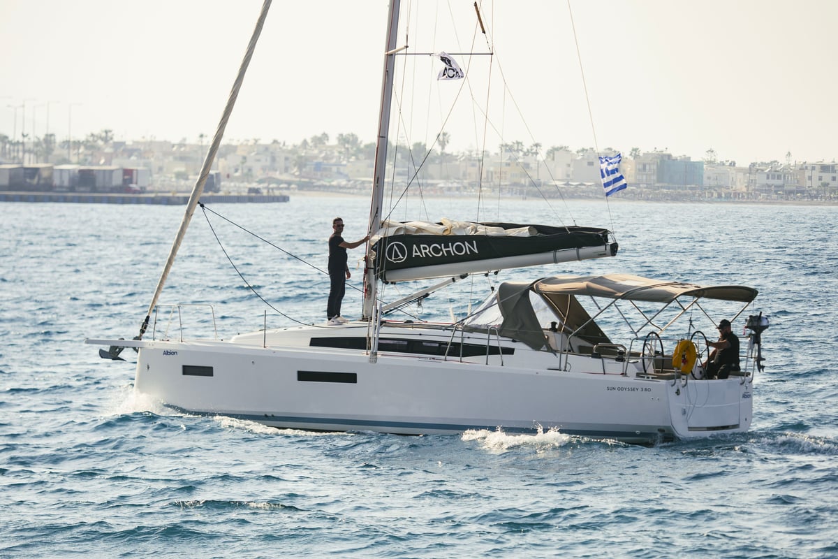 Sun Odyssey 380, Albion