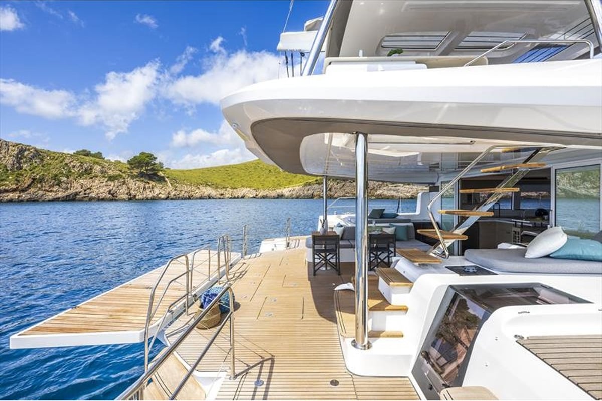 Lagoon 60, CATWALK I