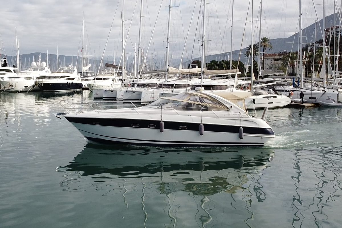 Bavaria Sport 37, Amigo