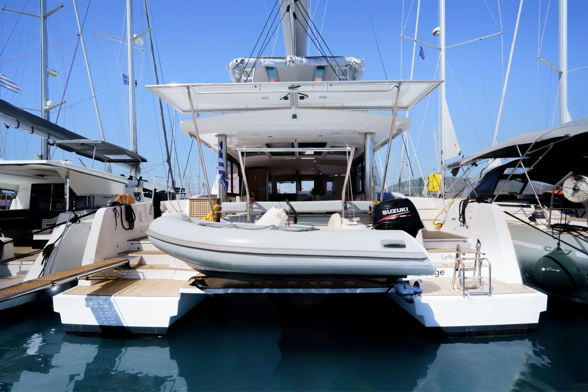 Bali 4.8 , The Big Orange Boat 