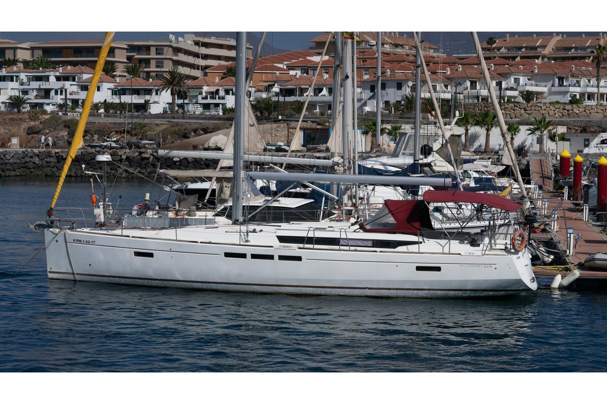 Sun Odyssey 519, Leia