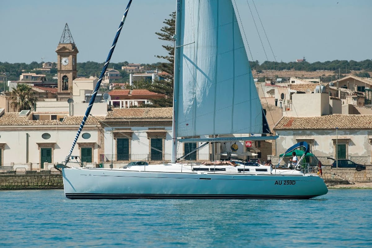 Dufour 455, Asia
