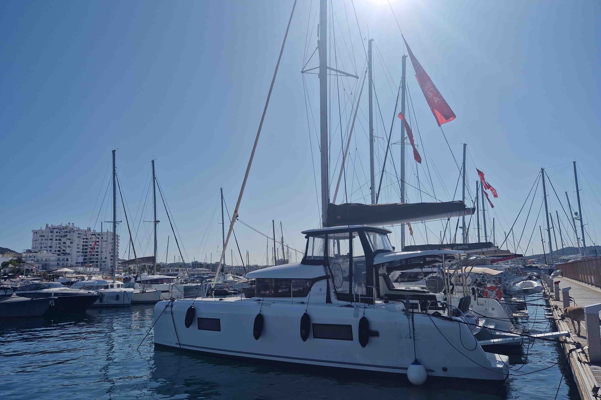 Lagoon 42, Hanselli