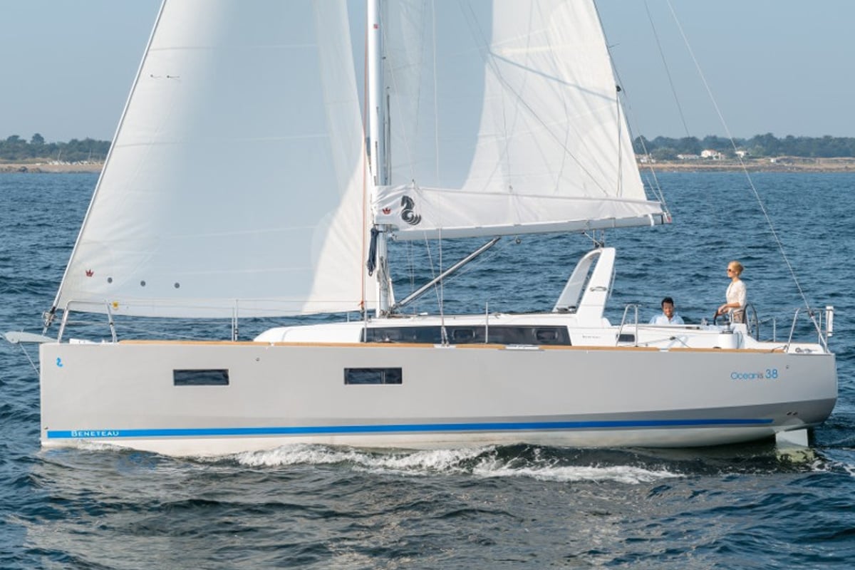 Oceanis 38, Chiara