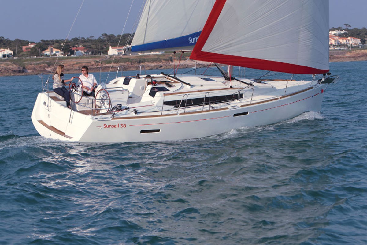 Sun Odyssey 389, Sunsail 38 Classic