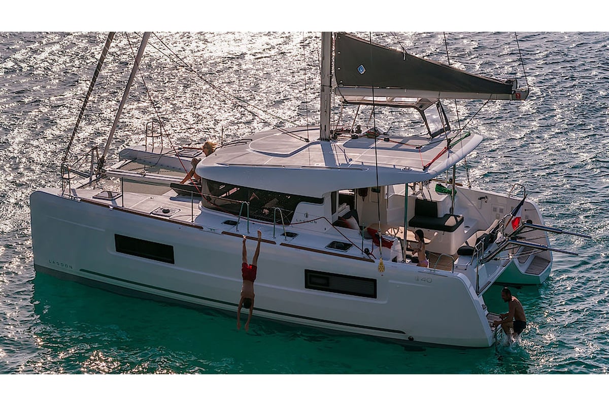 Lagoon 40, Sunrise