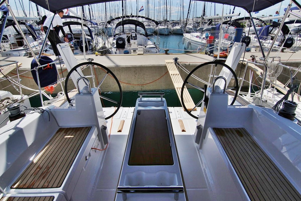 Oceanis 38.1, ARIELA 