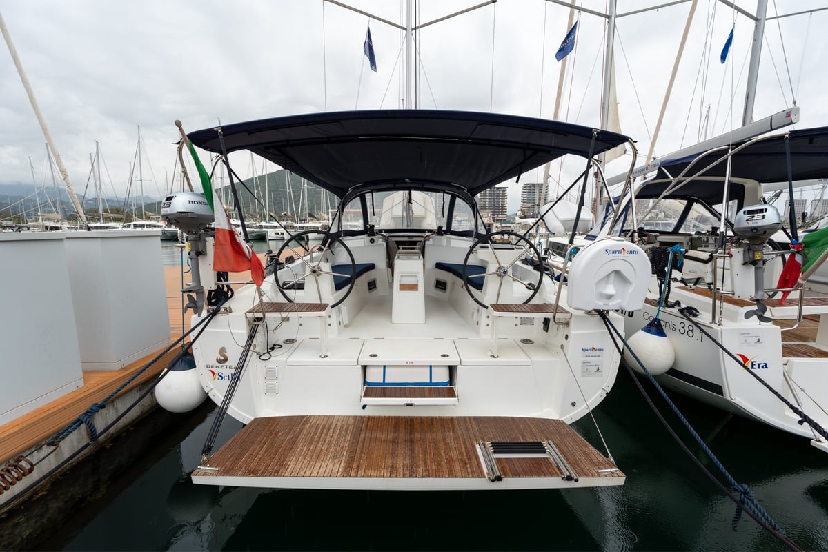 Oceanis 37.1, Scilla - Comfort line