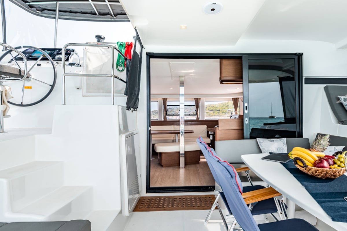 Lagoon 42, Beauty L A/C-GEN-WATER MAKER-SOLAR-ELEC.WC