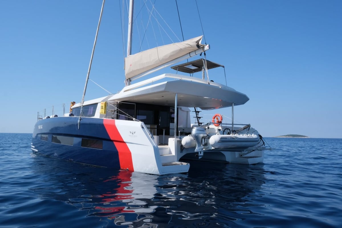 Dufour Catamaran 48, VAR