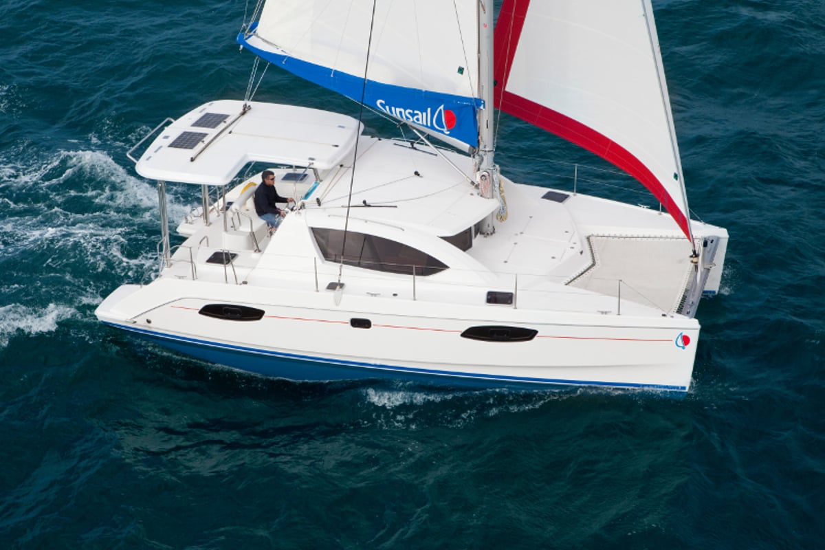 Leopard 40, Sunsail 404 Classic