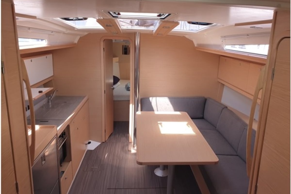 Dufour 390 Grand Large, Alati