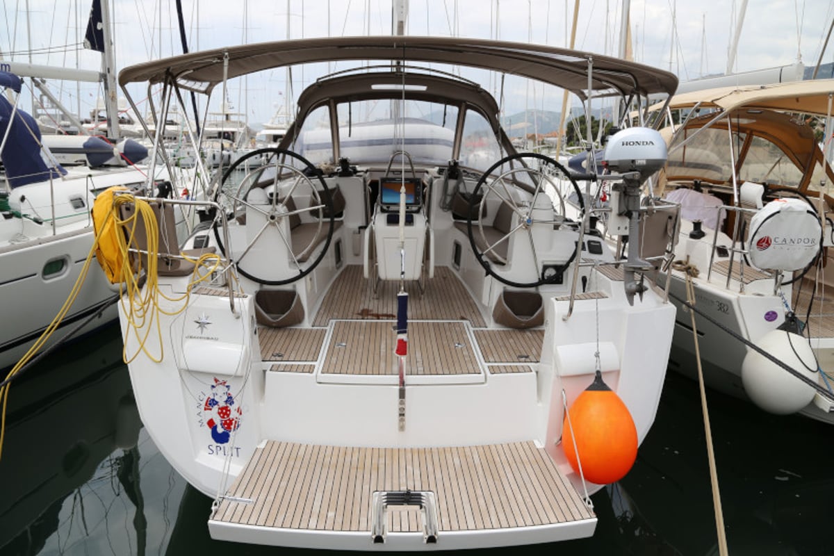 Sun Odyssey 479, Manci