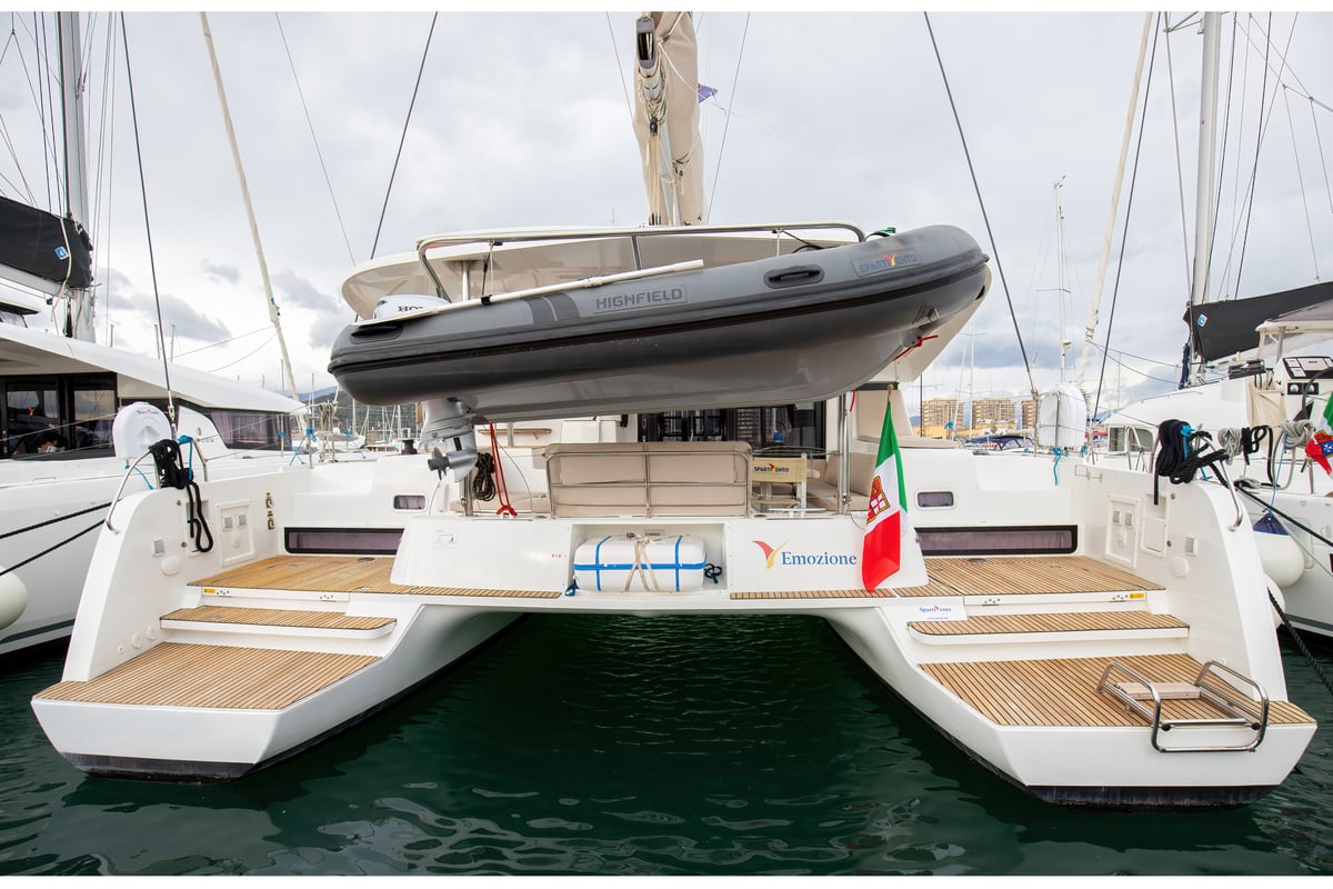 Lagoon 42, Emozione - Standard Line