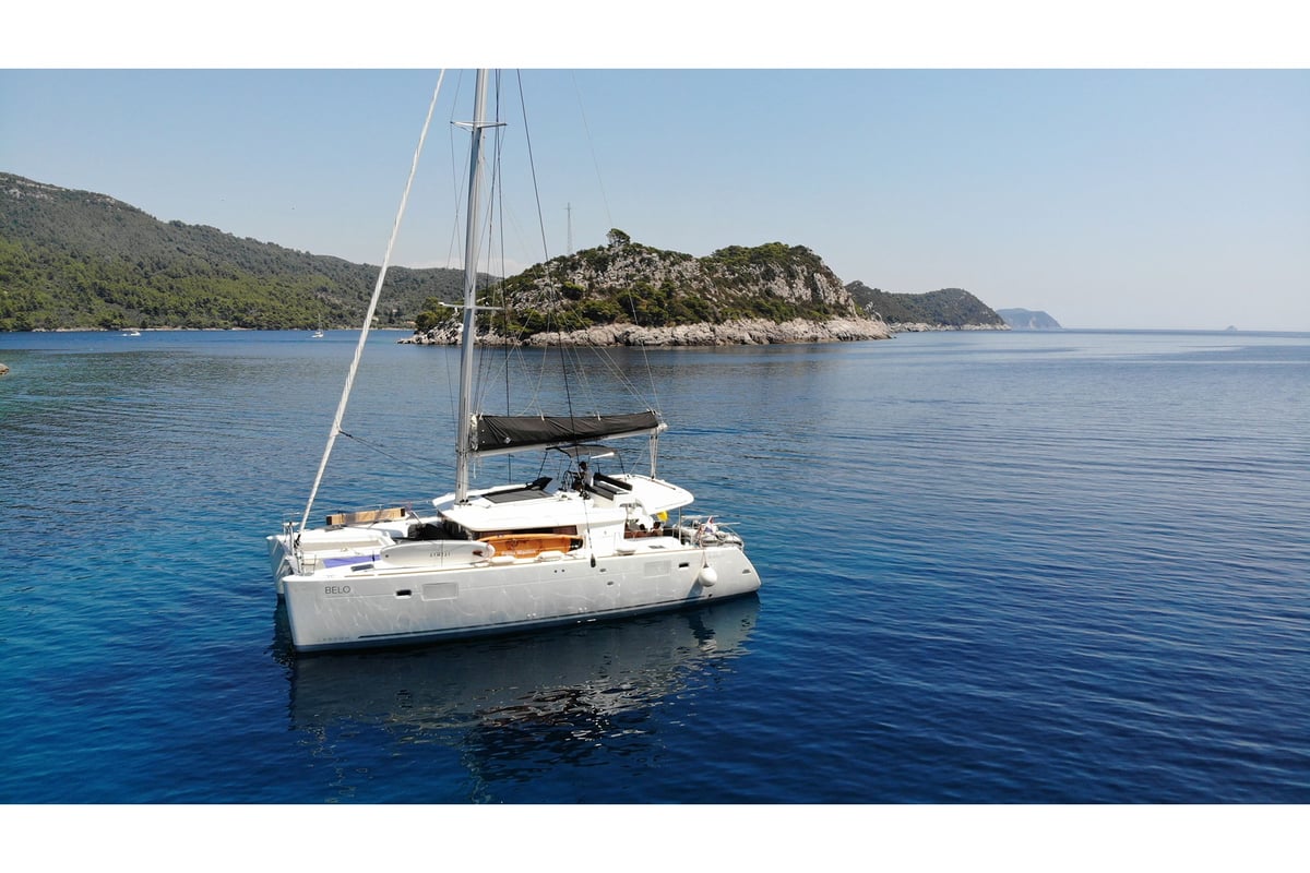 Lagoon 450 Fly, BELO