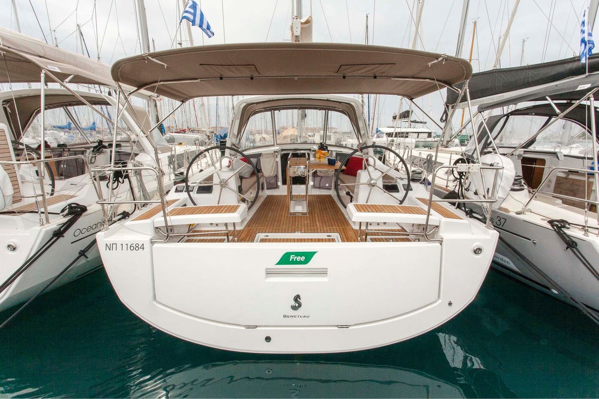 Oceanis 41.1, Free