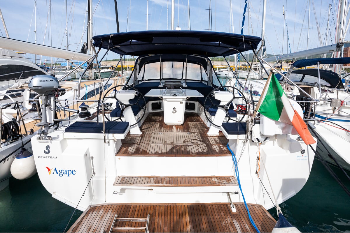 Oceanis 51.1, Agape - Premium line