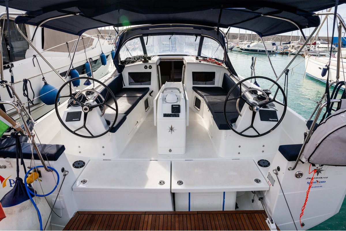 Sun Odyssey 410, Pheia - Comfort line