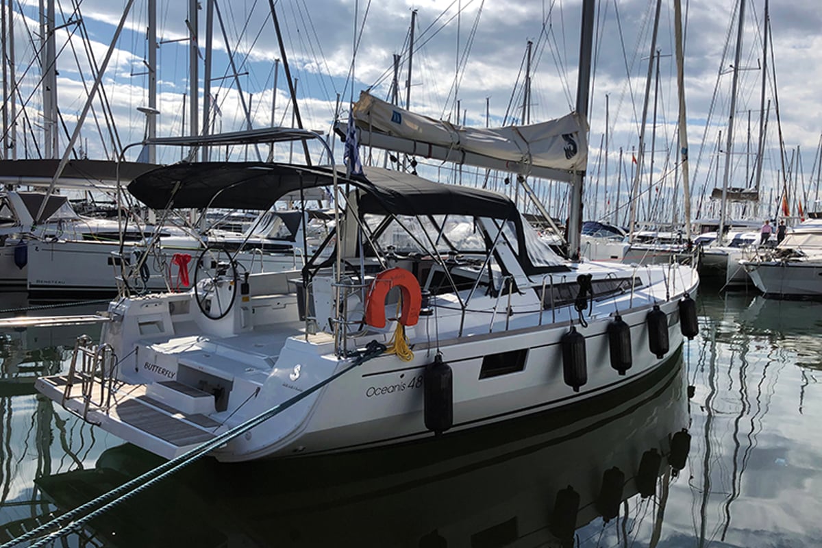 Oceanis 48, Butterfly (A/C - Generator - 12 pax)