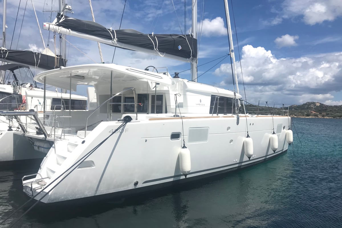 Lagoon 450 Fly, Cor Caroli