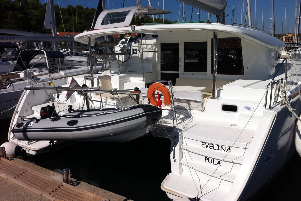 Lagoon 400 S2, Evelina