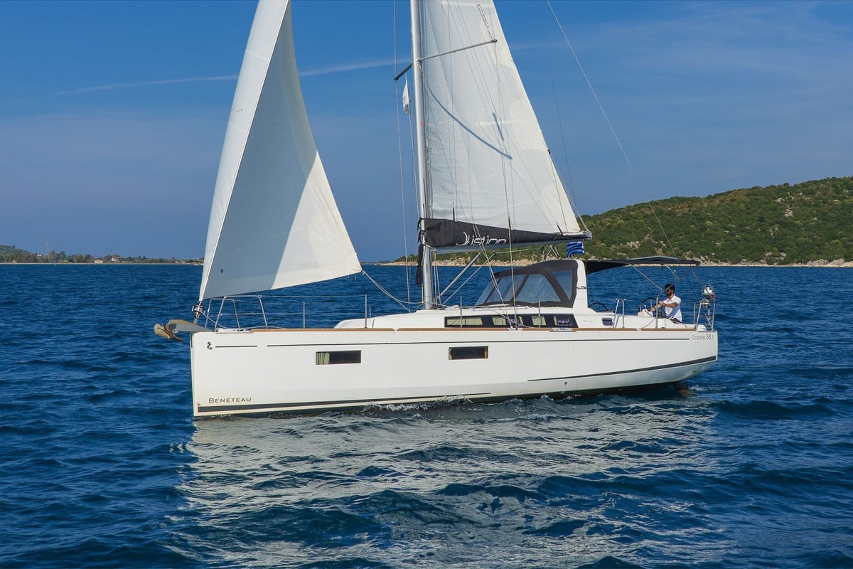 Oceanis 38.1, Philyra