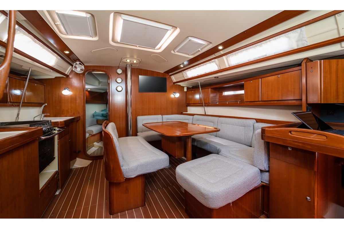 Dufour 425 Grand Large, Esen Mila