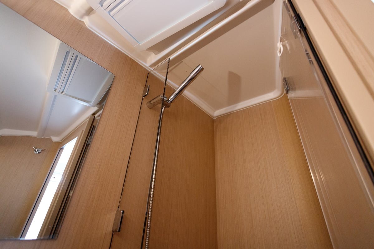 Oceanis 40.1, Rhea - Comfort line