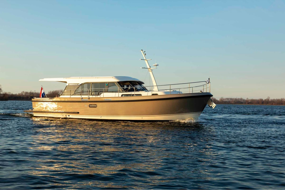 Linssen Grand Sturdy 40.9 Sedan, Luna Amanda