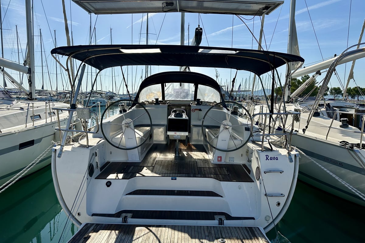 Bavaria Cruiser 46, Rava