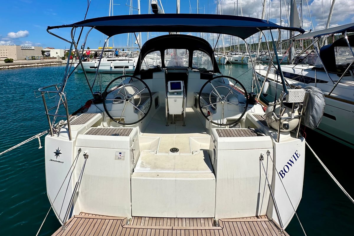Sun Odyssey 419, Bowie