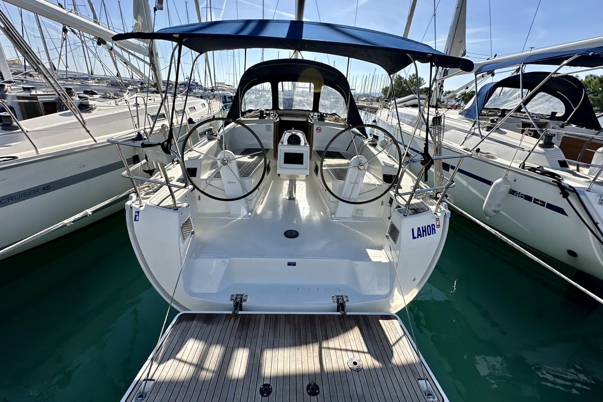 Bavaria Cruiser 37, Lahor