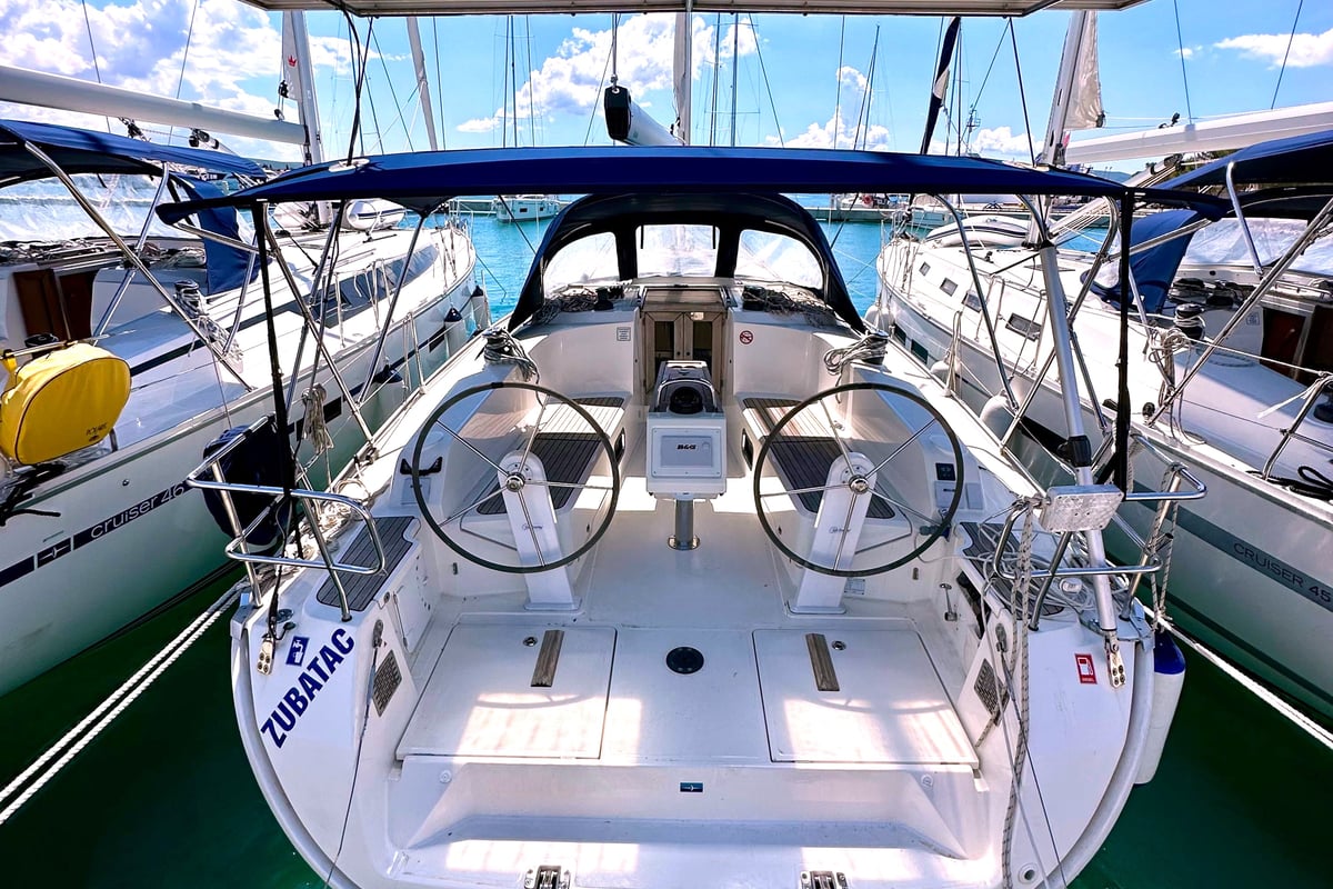 Bavaria Cruiser 41, Zubatac