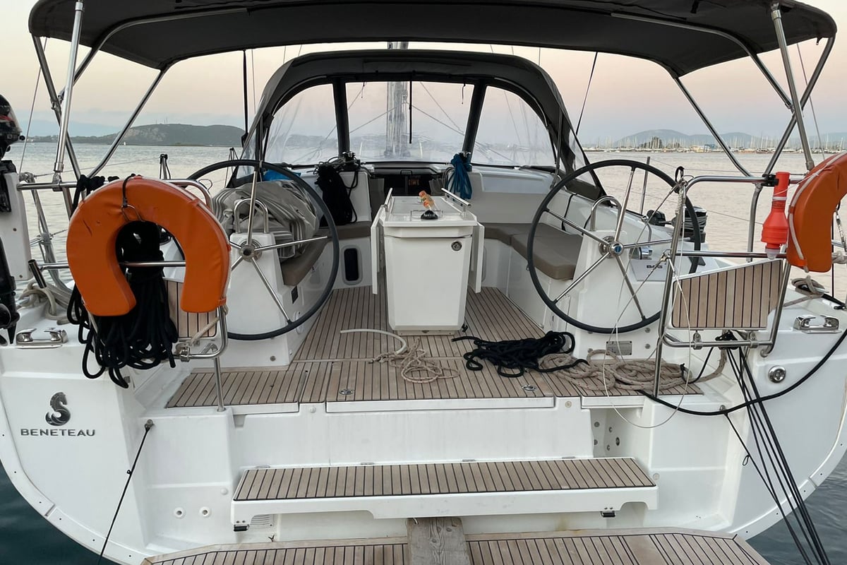 Oceanis 40.1, Aurora