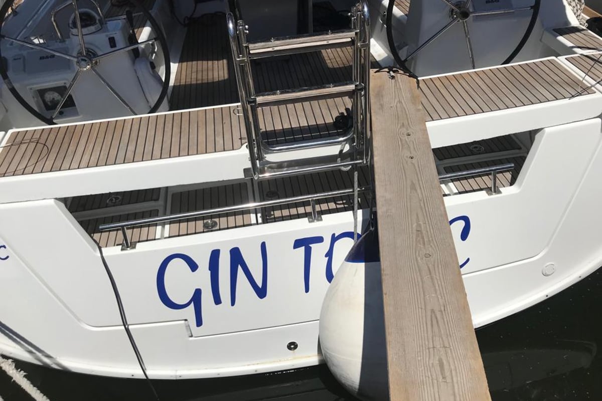 Oceanis 45, Alboran Gin Tonic (Majorca)