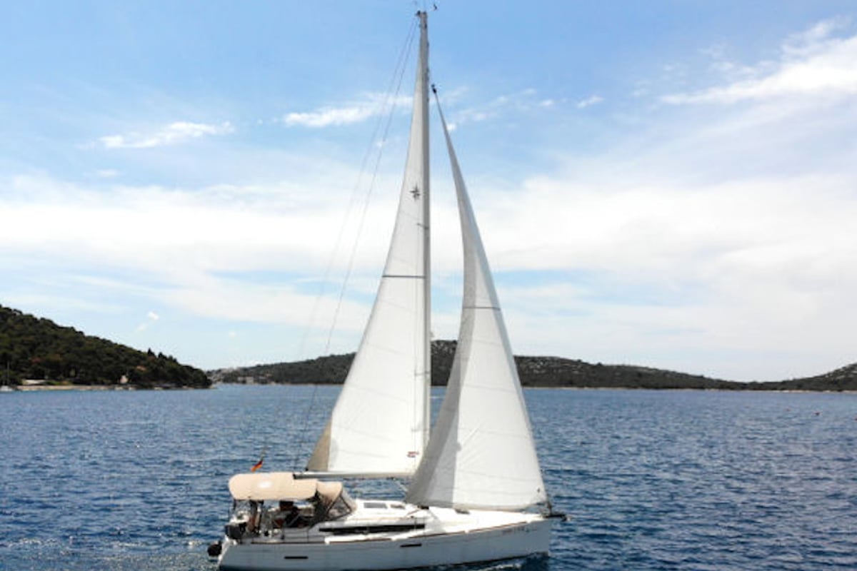 Sun Odyssey 389, Amadeus