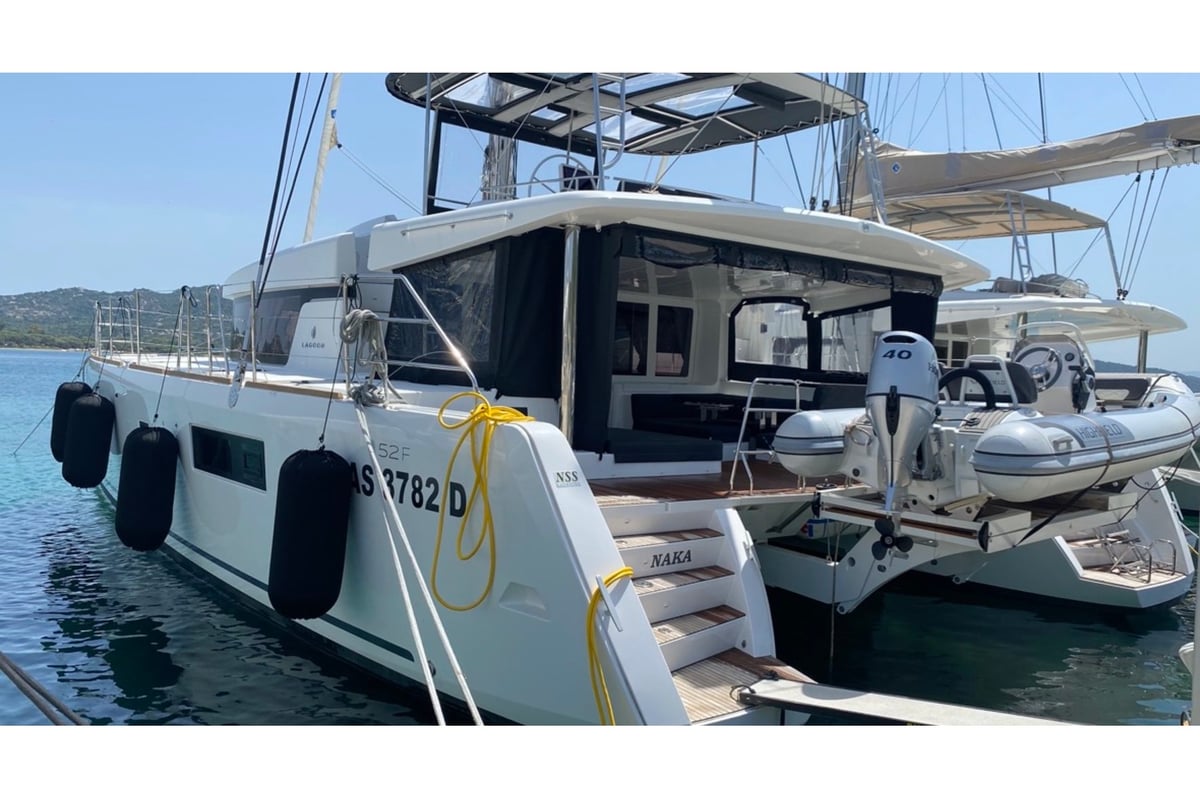 Lagoon 52F, Naka - PREMIUM LINE