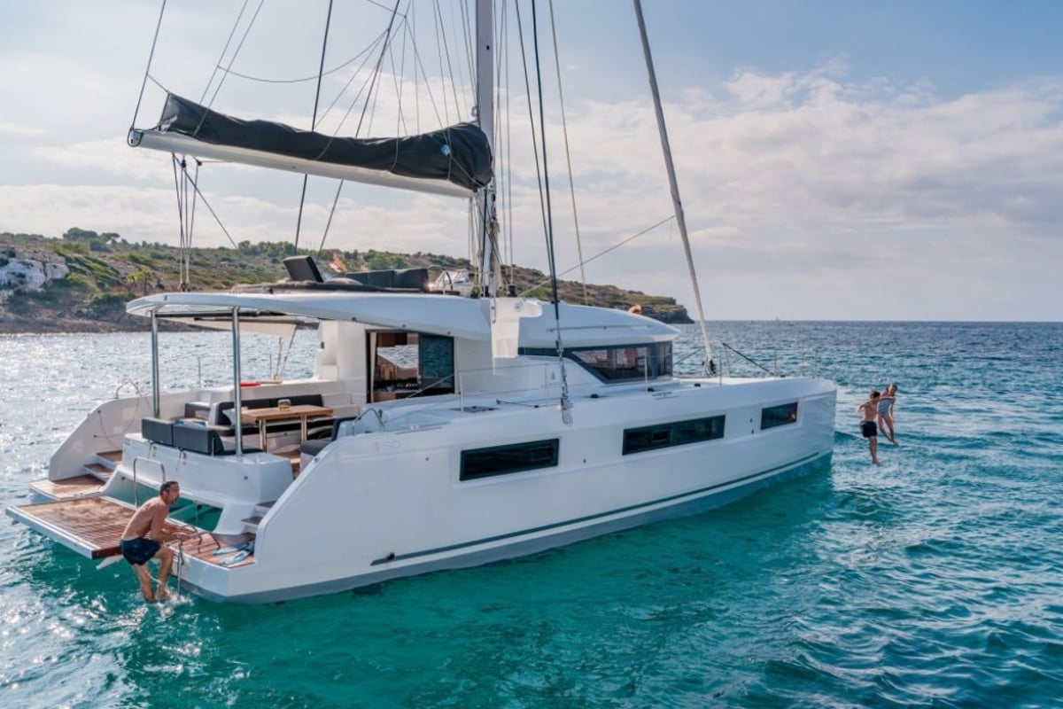 Lagoon 46, Filippos