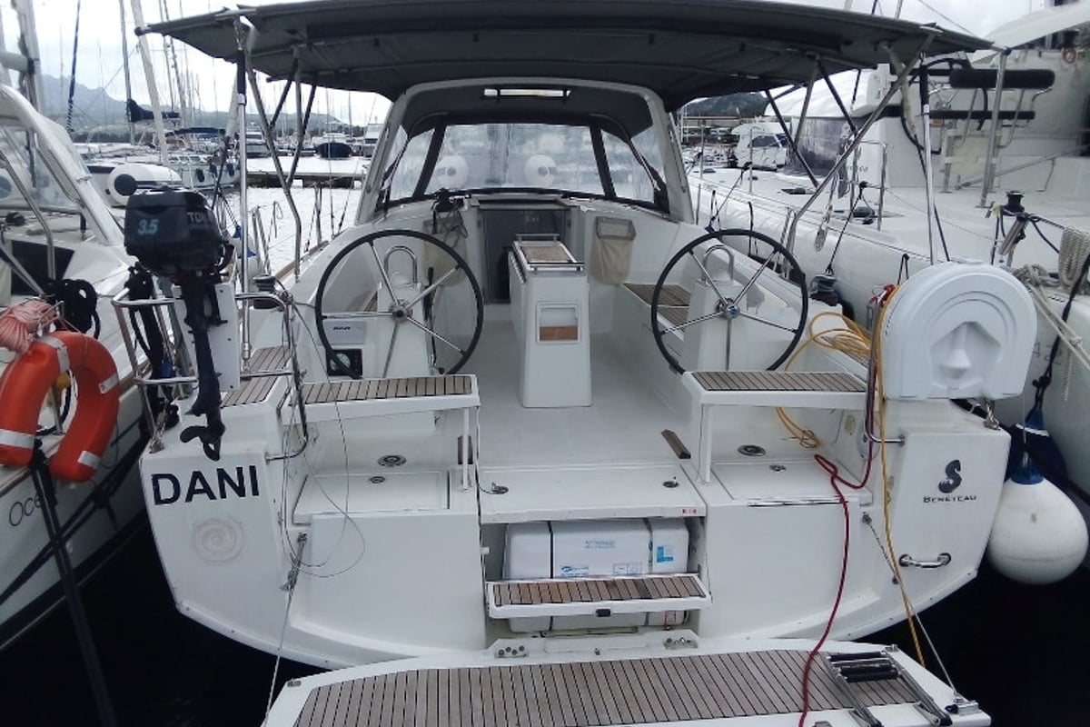 Oceanis 38.1, Dani